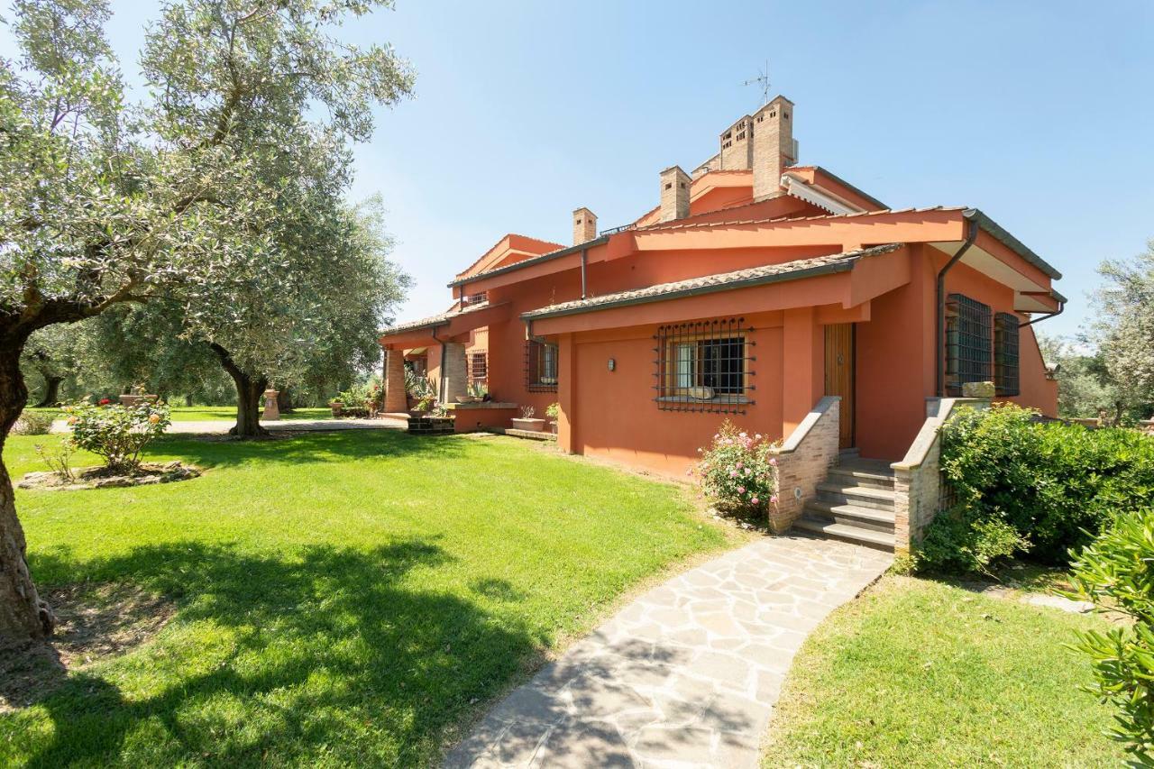 Villa In Via Della Marcigliana Casale Torre San Giovanni Exterior photo