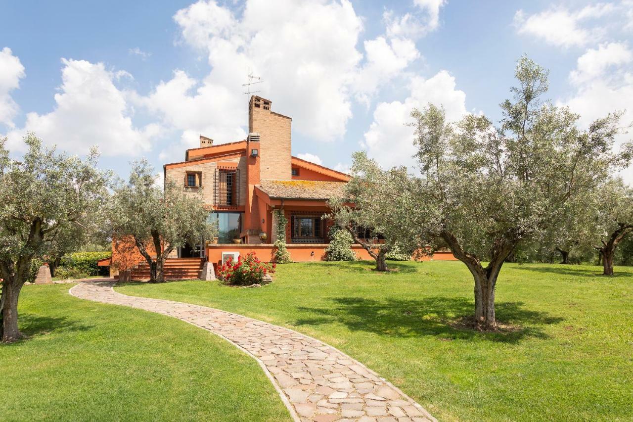 Villa In Via Della Marcigliana Casale Torre San Giovanni Exterior photo
